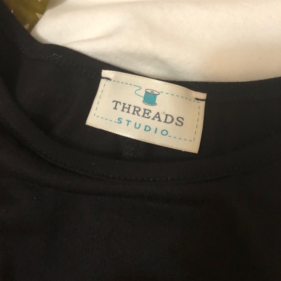 Cold shoulder black tee - Picture 3 of 5